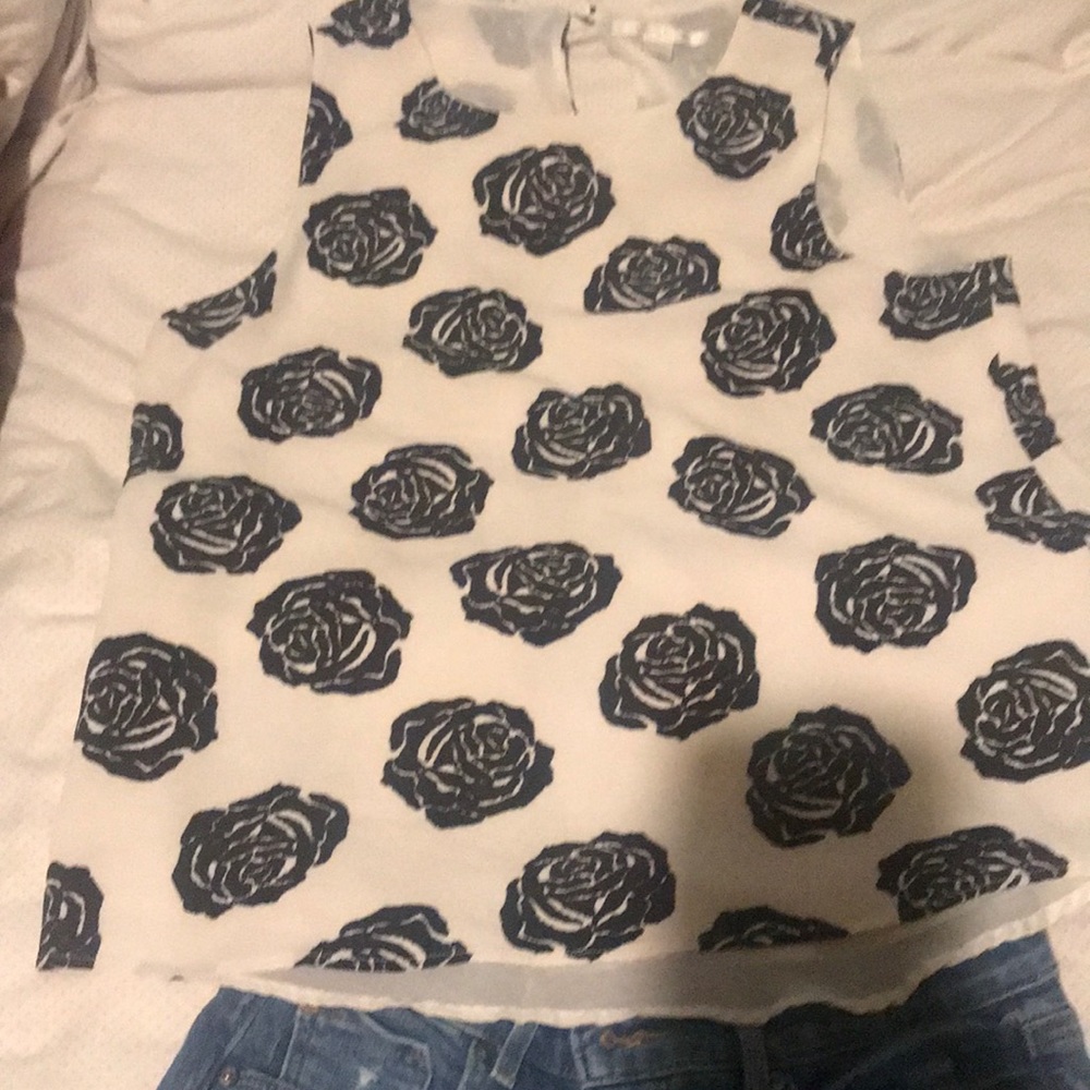 The top don’t fit me and I will like someone who will like it to have it